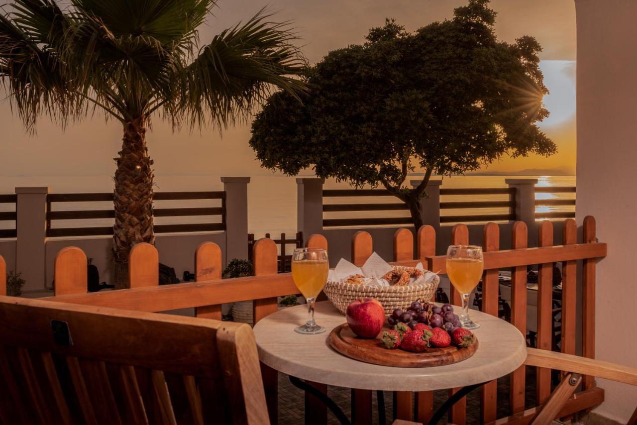 ארגאסי Villa Elizabeth - Seafront Classic Villa! מראה חיצוני תמונה